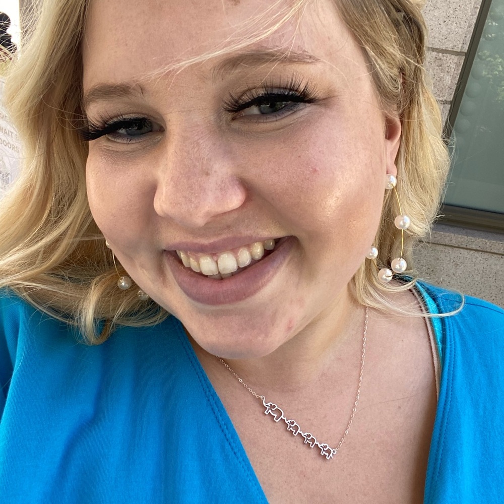 Meet your Posher, Ashley